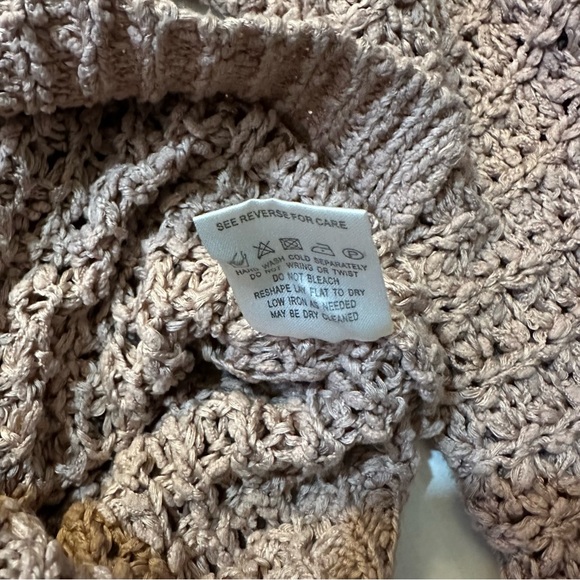 Miracle - Dusty Pink - V-Neck Sweater - Size Medium/Large - Picture 5 of 6